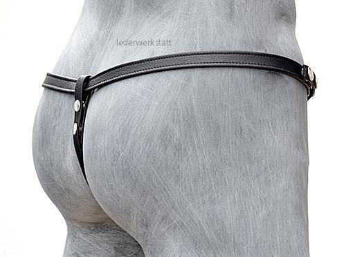 satyr-lederstring-088-detail BDSM Lederstring Satyr mit Hodenteiler - Detailaufnahme